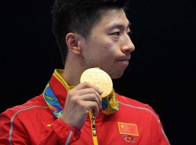 他面对来自 他面对来自